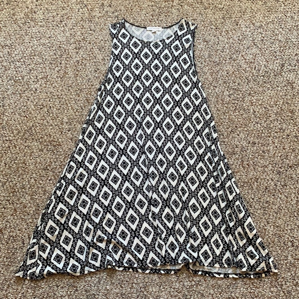 Socialite black and white dress